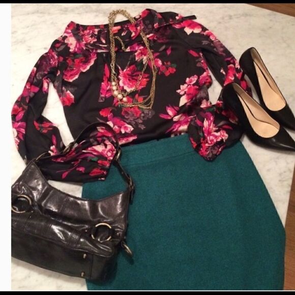 Kirna Zabete Target- tie V-neck floral long sleeve, tunic blouse - Picture 5 of 10